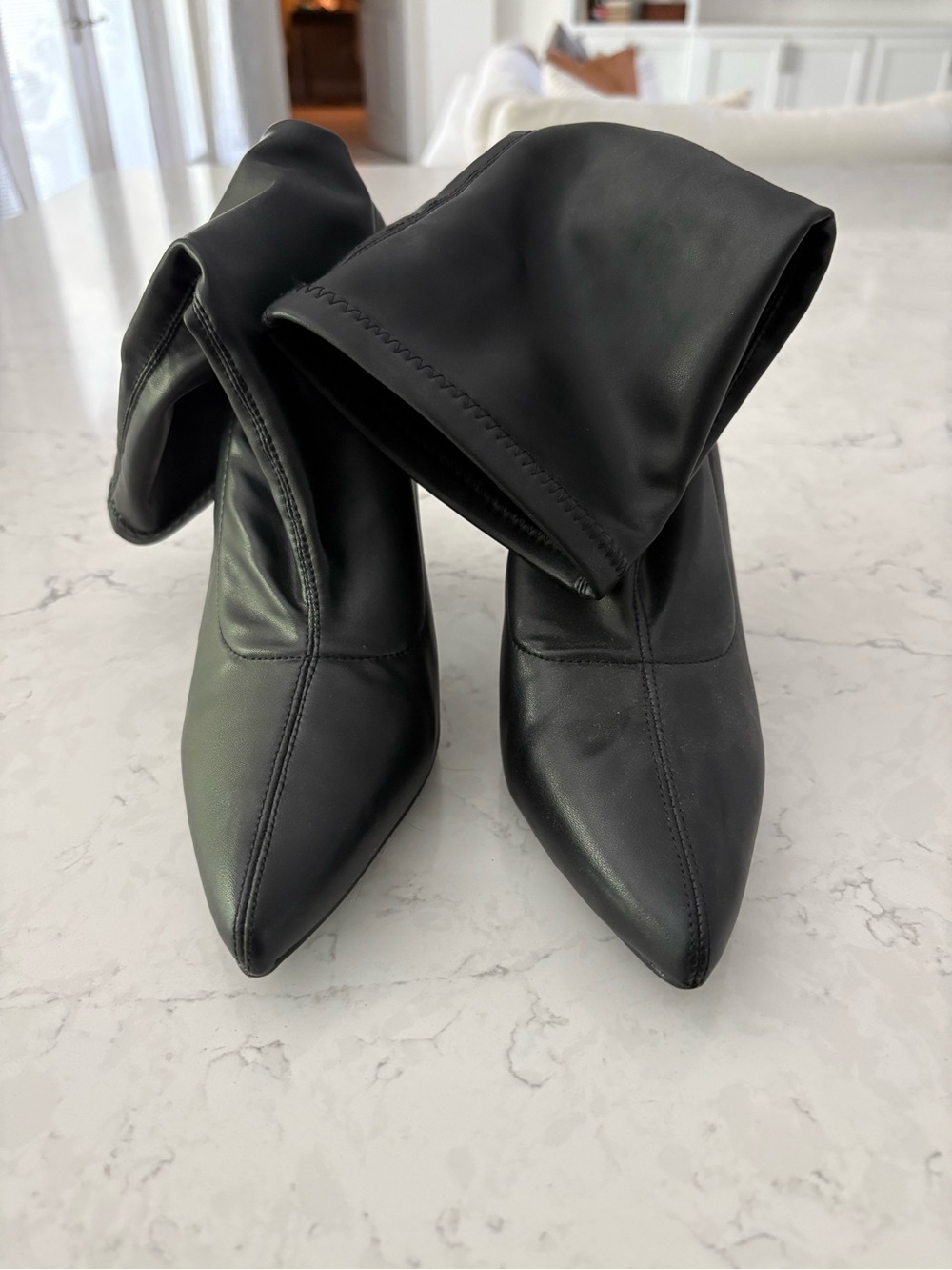 Black High-Heel Leather Pointed Toe Ankle Boot. Size 8. - Picture 4 of 5